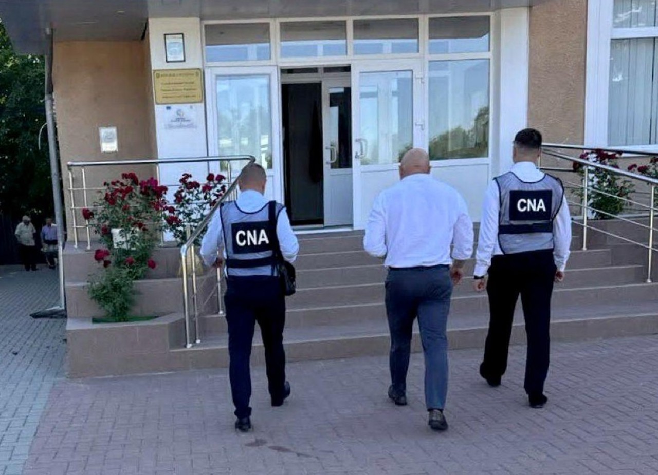 Abuz de serviciu și licitații trucate la Taraclia: Trei funcționari, cercetați în stare de libertate