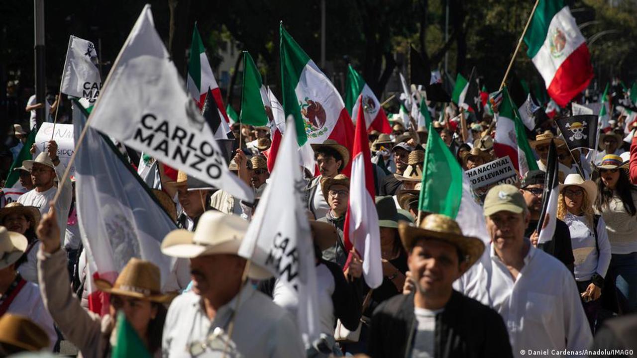 Масштабные протесты в Мексике после убийства мэра Уруапана: пострадали до 120 человек