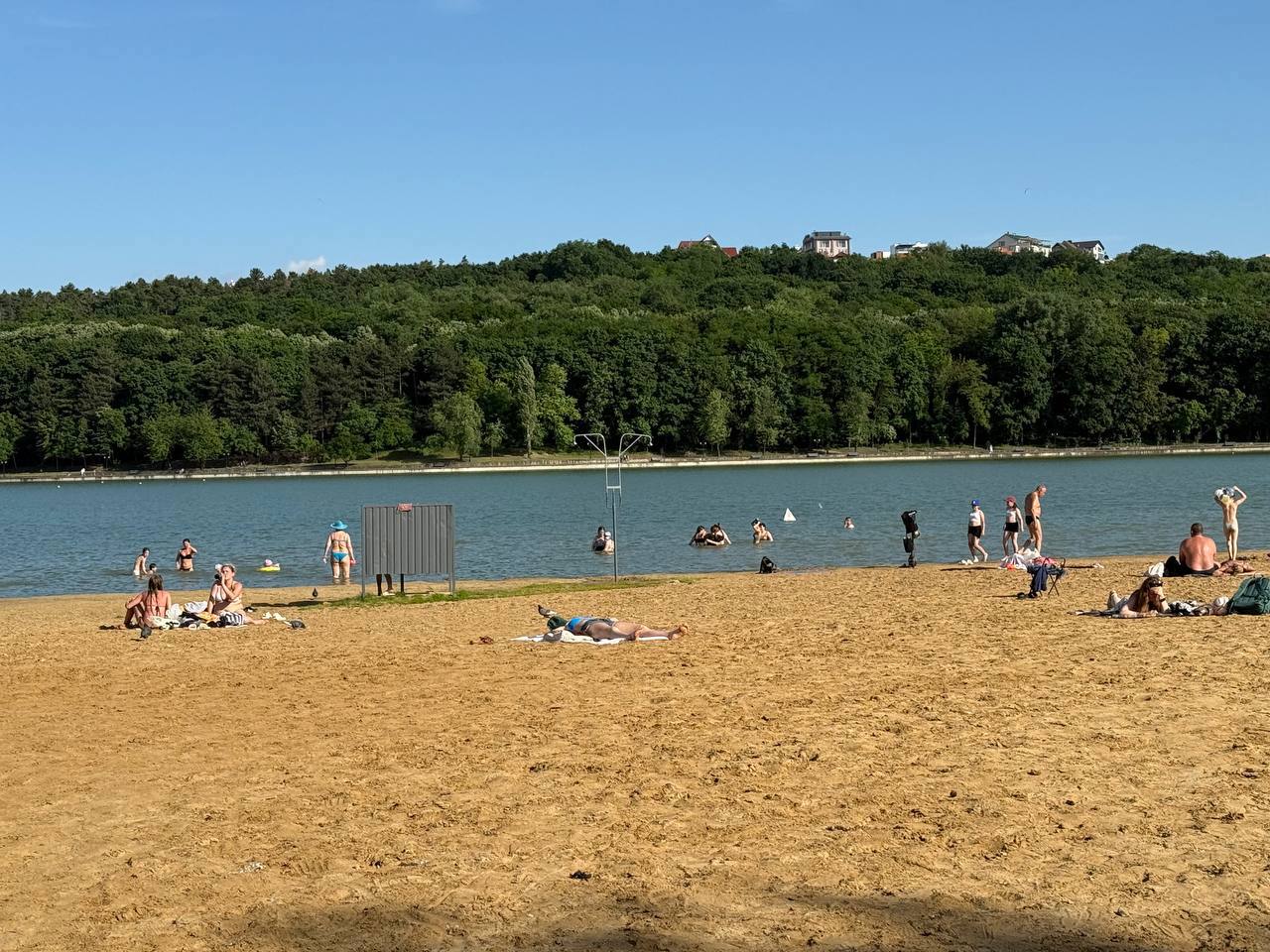 Paraziți și bacterii în apele lacurilor din capitală: autoritățile avertizează cetățenii