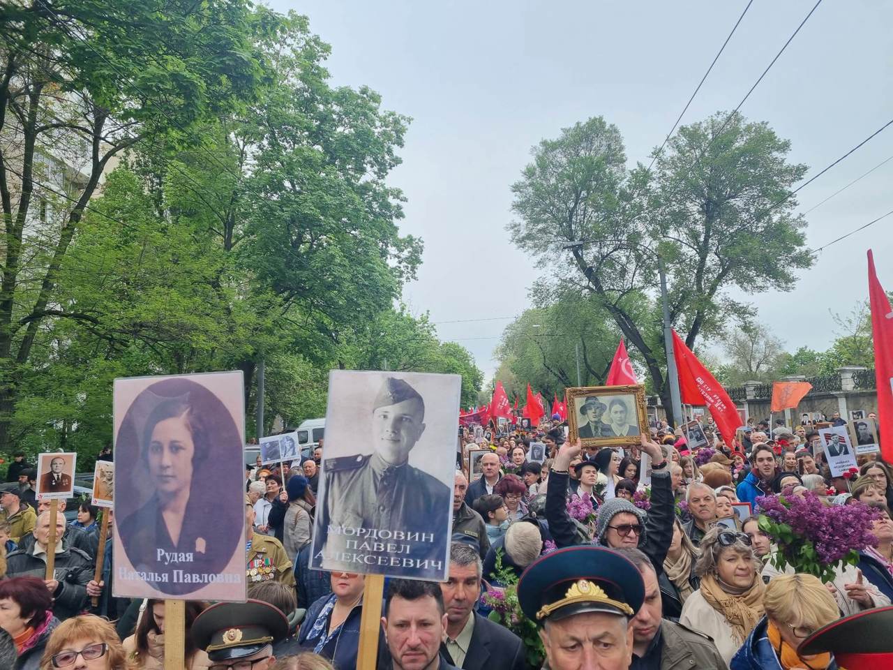 Two separate Victory Day actions took place in Chisinau: One was organised by the Sor Party, and the other - by the PSRM