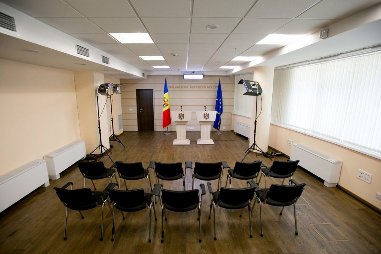  Igor Grosu signed a provision regulating the use of the Parliament's conference room. Socialists criticize the decision