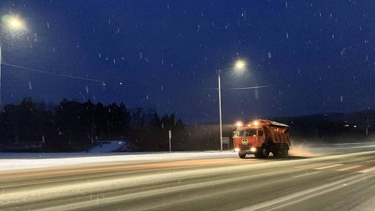 Circulație în condiții de iarnă: 182 de utilaje mobilizate pe drumurile naționale