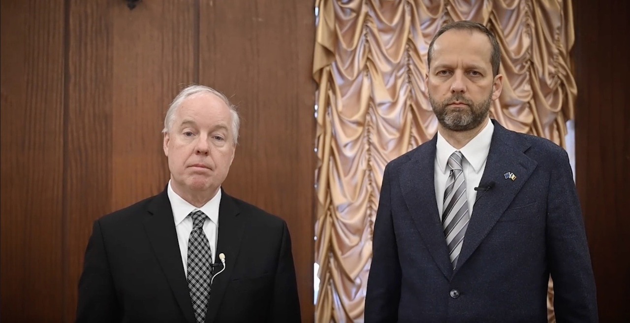 Ambasadorii SUA și UE la Chișinău: Reafirmăm angajamentul pentru lupta noastră împotriva antisemitismului și împotriva răspândirii urii și minciunii
