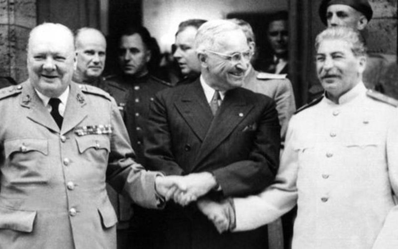 Календарь дня // 80 лет назад Черчилль, Рузвельт и Сталин учредили в Тегеране открытие второго фронта в Европе