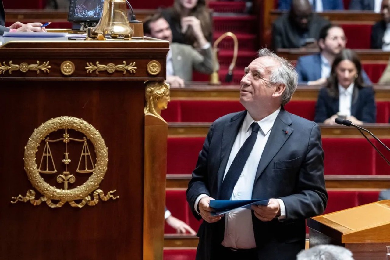 Corespondență Dan Alexe // Revoltă și frondă în Franța împotriva propunerii premierului de a suprima două sărbători legale