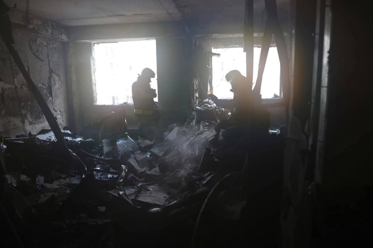 Спасатели назвали наиболее вероятную причину пожара в многоэтажке на Телецентре