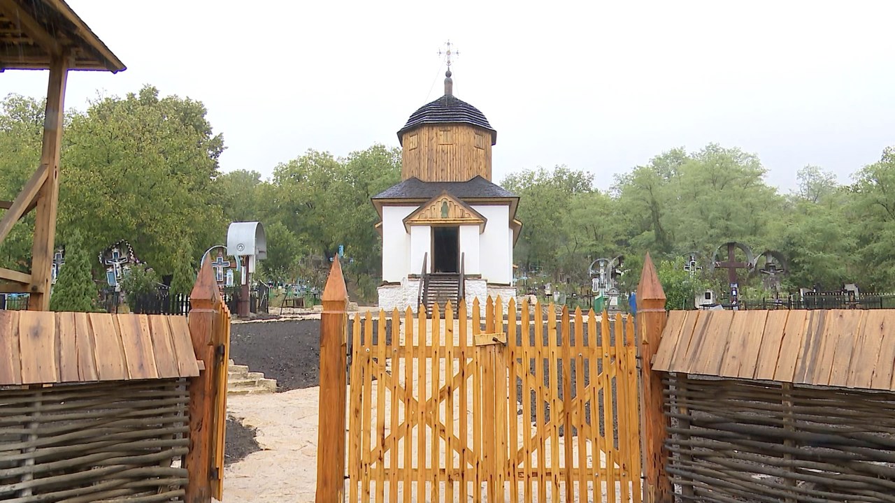 В Ворниченах отреставрировали старую деревянную церковь