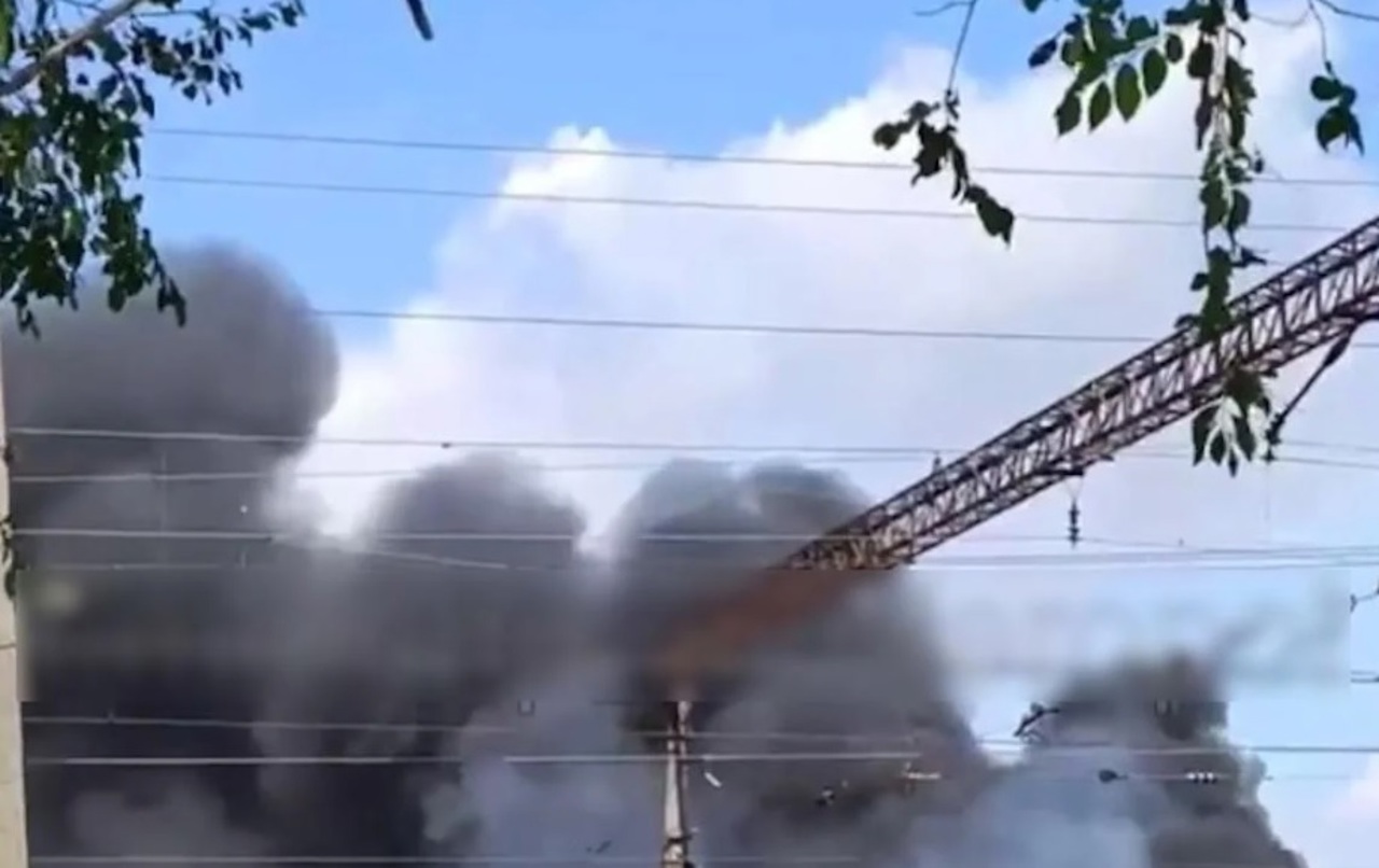 Circulația pe podul din Crimeea, sistată, după o explozie la un depozit de muniții