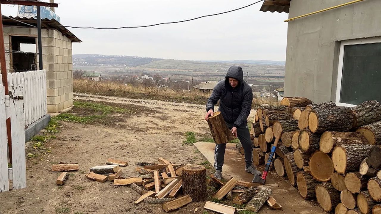 Stocuri suficiente de lemne pentru iarnă: Metrul ster ajunge până la 1.265 de lei, iar statul va oferi compensații familiilor vulnerabile