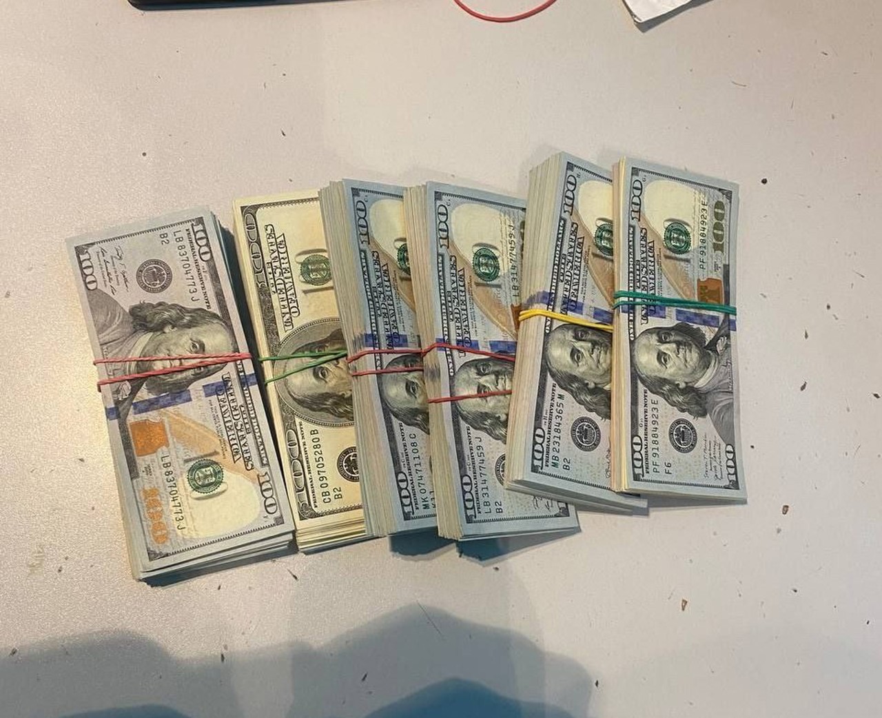 Un cetățean străin a încercat să treacă frontiera cu circa 55 de mii de dolari nedeclarați