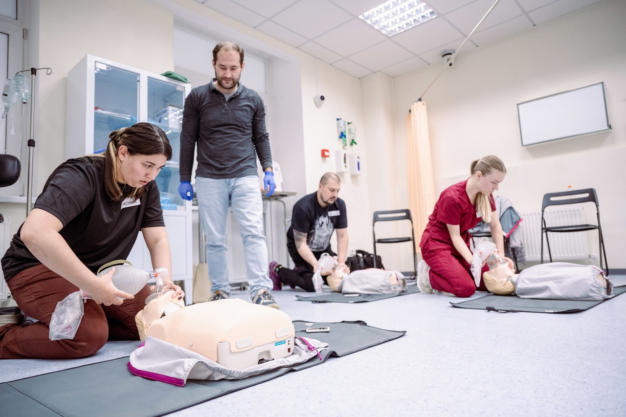 Practici medicale noi de reanimare cardio-pulmonară: medici din stânga Nistrului își consolidează competențele la Chișinău 