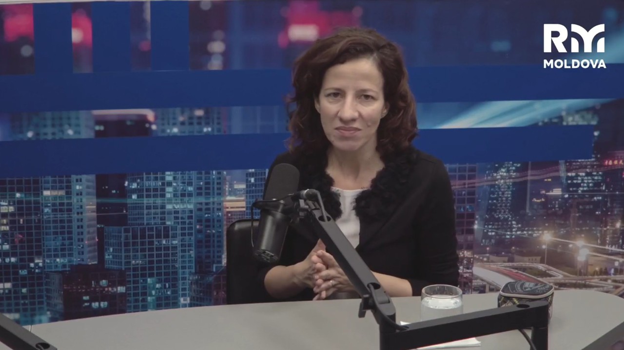 Comisara Mînzatu, la Radio Moldova: Prioritatea este capitalul uman și reducerea sărăciei în rândul copiilor. Planul de creștere vizează dublarea PIB-ului și salariilor