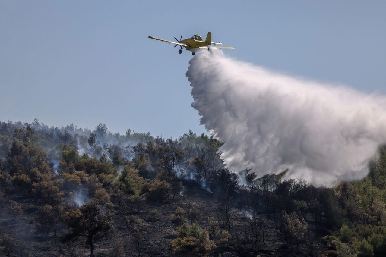 Incendiu de vegetație lângă Atena: autoritățile elene au emis ordine de evacuare pentru populație