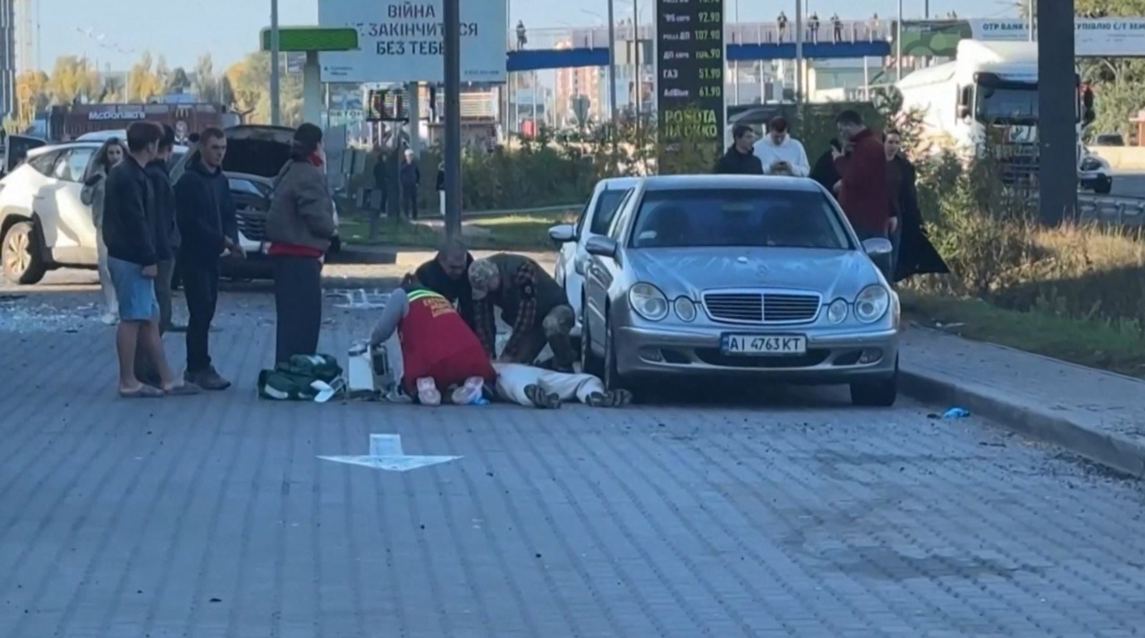Noi atacuri rusești în Ucraina: Civili uciși, inclusiv copii, și infrastructură energetică avariată