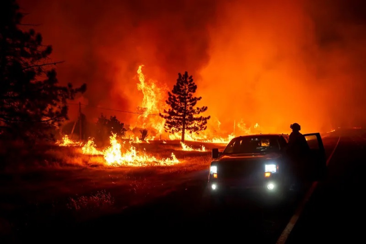 Evacuări masive în California din cauza unui incendiu de vegetație