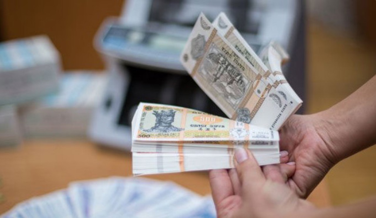 Un tânăr din Chișinău, condamnat la închisoare cu suspendare pentru că și-a însușit 10.000 de lei găsiți pe jos