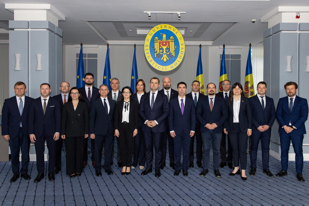 Парламент утвердил правительство во главе с Василе Тофаном