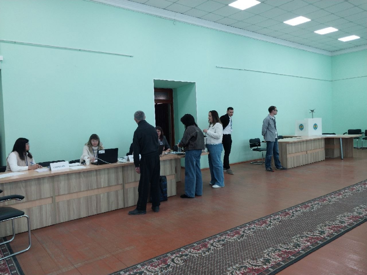 Oamenii din trei localități, așteptați la vot în cadrul turului doi al alegerilor pentru funcția de primar