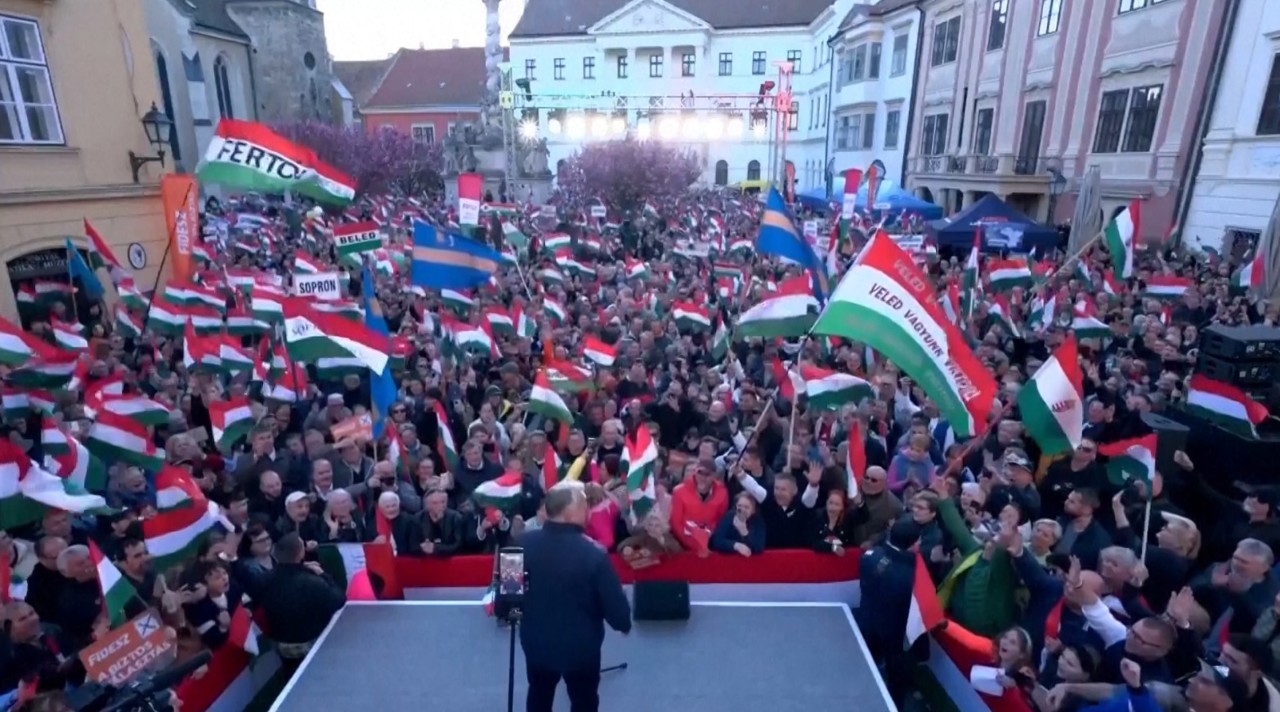 Premierul ungar și-a adunat simpatizanții. La mitingul de campanie s-au auzit și voci antirusești 