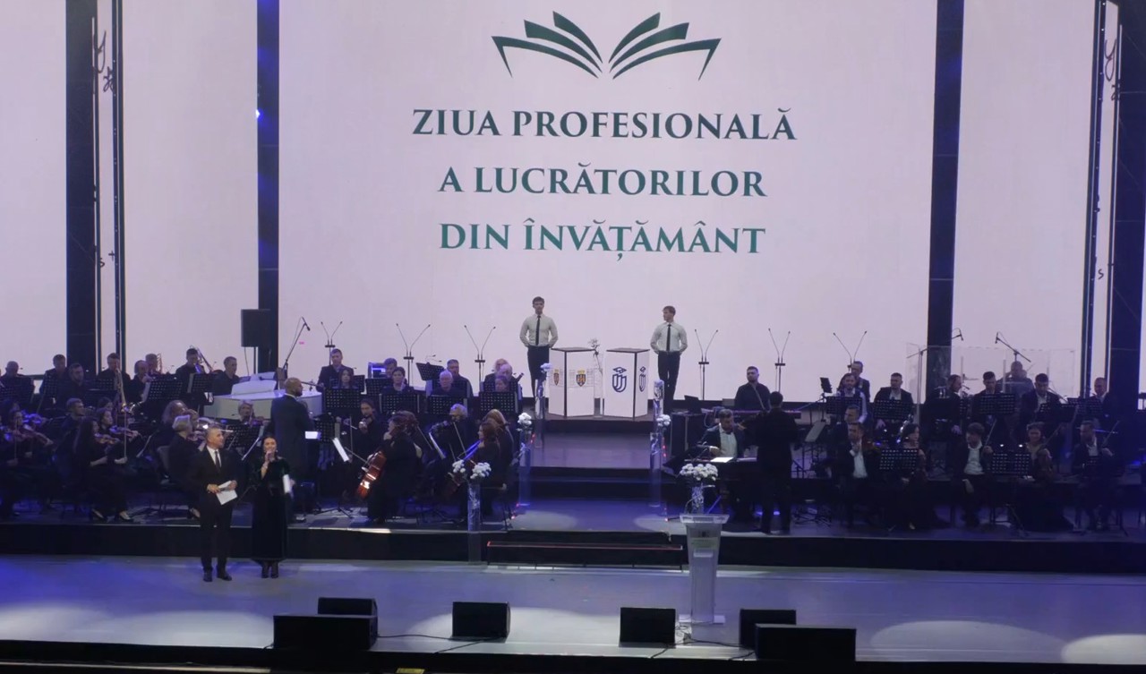 „Educatorul”, „Învățătorul” și „Profesorul” anului din Chișinău, premiați la Palatul Național „Nicolae Sulac”