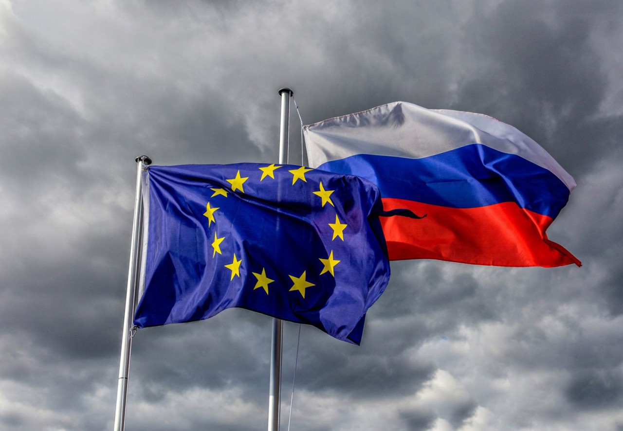 Corespondență Dan Alexe | Rusia – Europa: evoluțiile recente ale „războiului hibrid”, de la de la drone cu explozibili la armate de troli