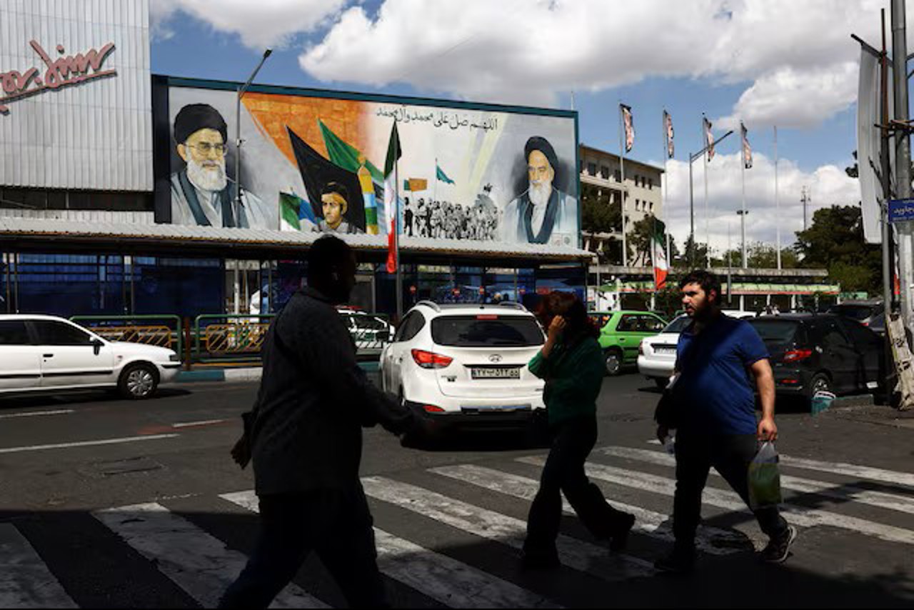 Trump amenință Iranul cu reluarea atacurilor, la o zi după armistițiu: „Vom începe să tragem din nou” dacă acordul nu este respectat