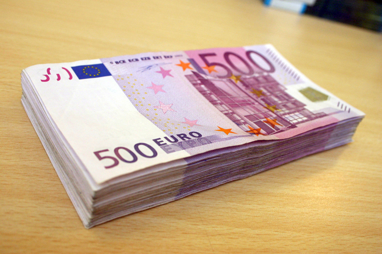 Guvernul ridică plafonul pentru autorizarea BNM de la 10.000 la 100.000 de euro