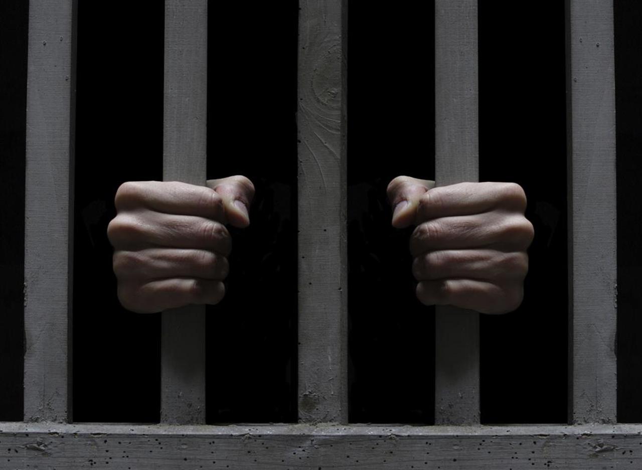 Un bărbat, condamnat la 16 ani de închisoare: și-a lovit fratele până victima și-a dat ultima suflare  