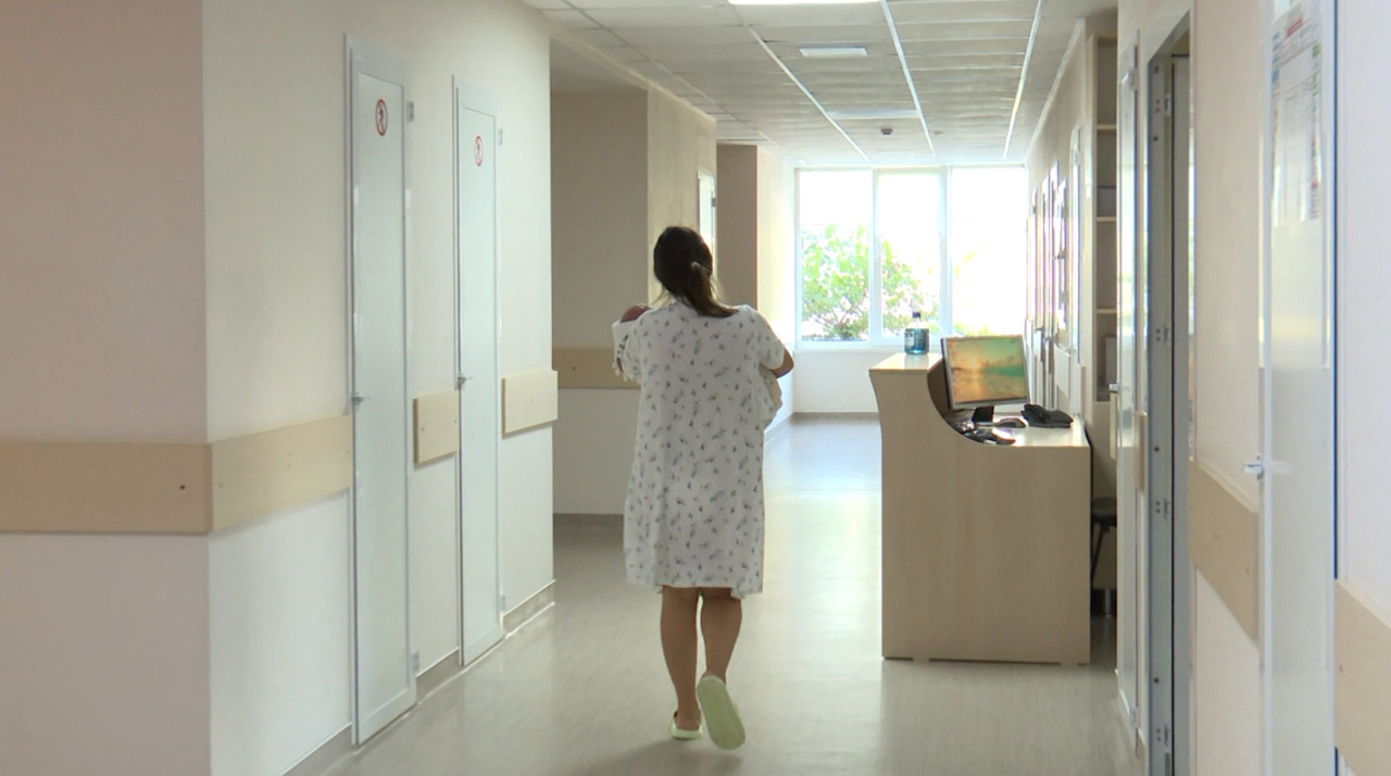 Cezariana, între necesitate medicală și alegere personală. Una din trei femei din R. Moldova naște prin operație