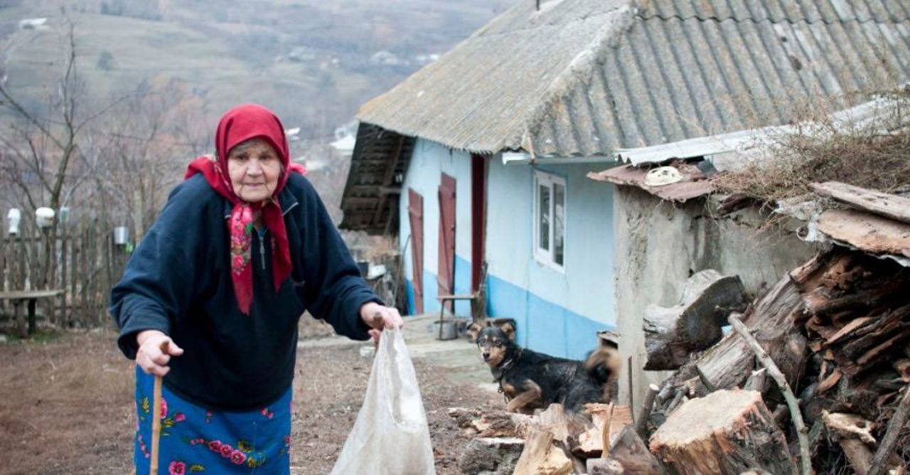 Door-to-door social workers secure vital financial support for mobility-impaired citizens