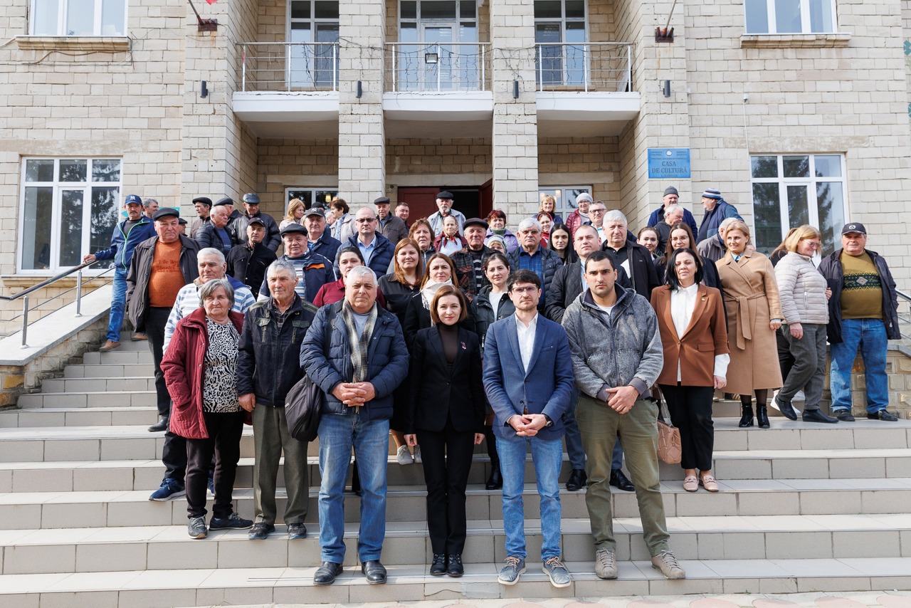 Майя Санду, визит в район Яловень: "Люди просили нас двигаться вперед решительными шагами, чтобы освободить правосудие из плена коррупционеров"