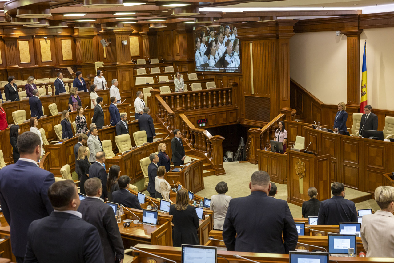 Deputații se întrunesc joi, 3 septembrie, în prima ședință plenară a sesiunii de toamnă. 17 proiecte, pe agendă