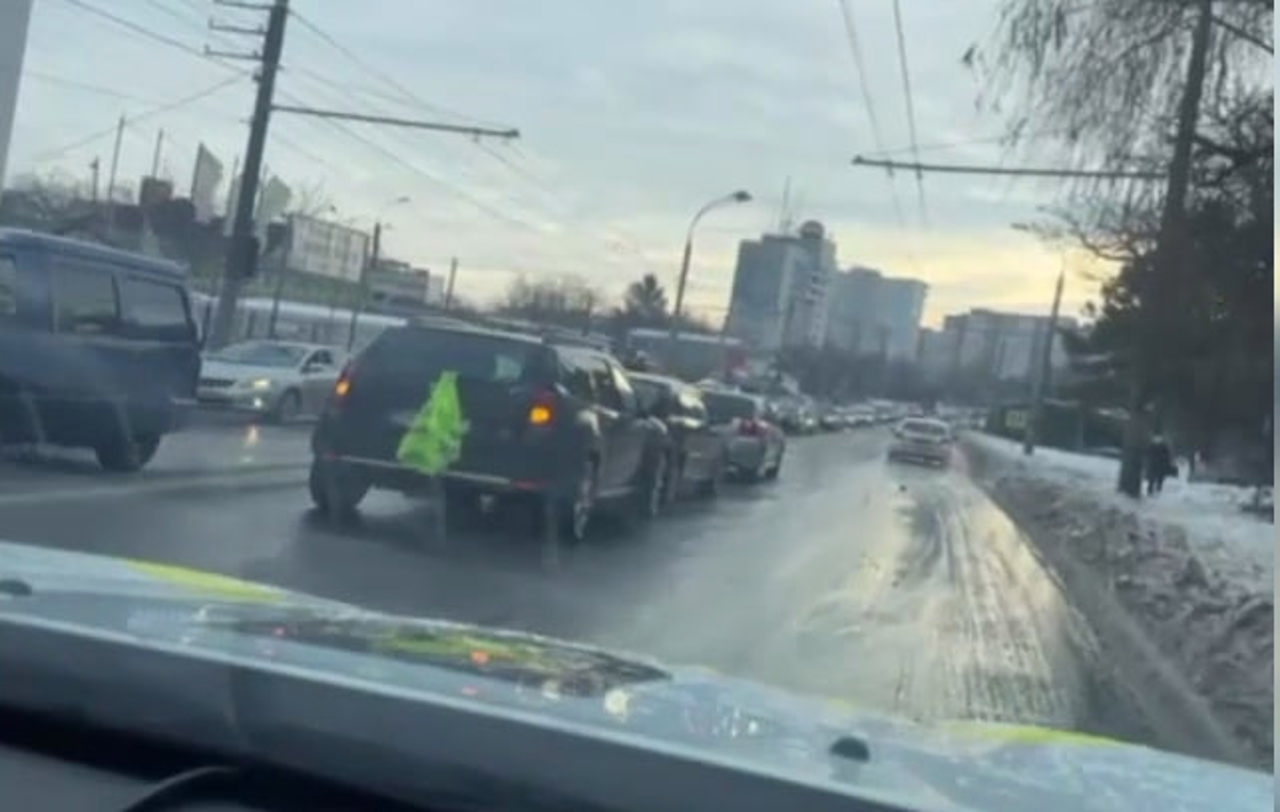 Icy mayhem: 40 Crashes in Chisinau in 2 hours