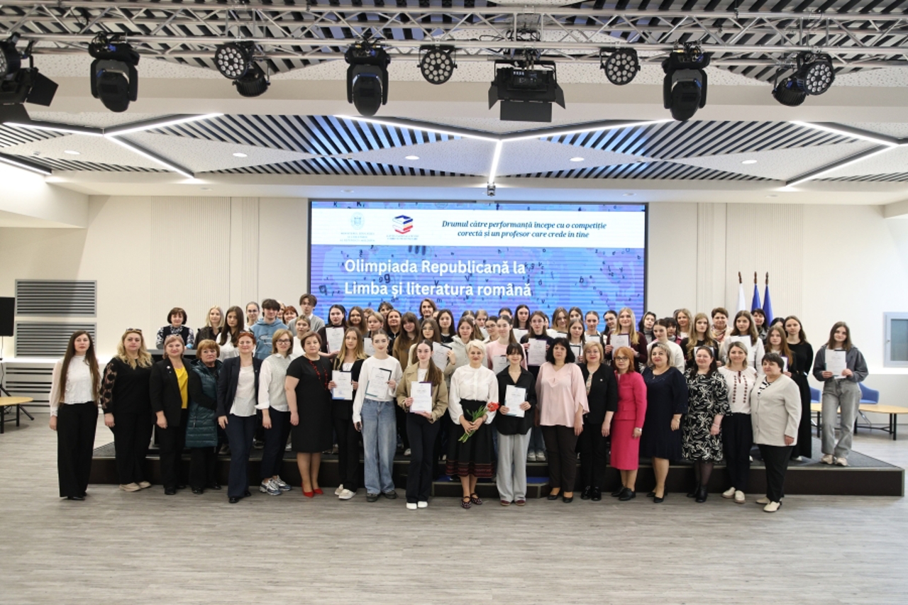 Premianți la Olimpiada de română pentru minorități: Elevii de clasa a IX-a și a XII-a pot primi „10” automat la examene