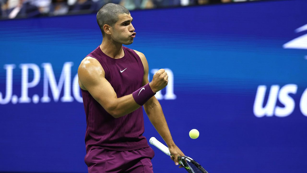 Carlos Alcaraz a debutat cu dreptul la US Open: ibericul și-a etalat noua tunsoare la Internaționalele Statelor Unite ale Americii 