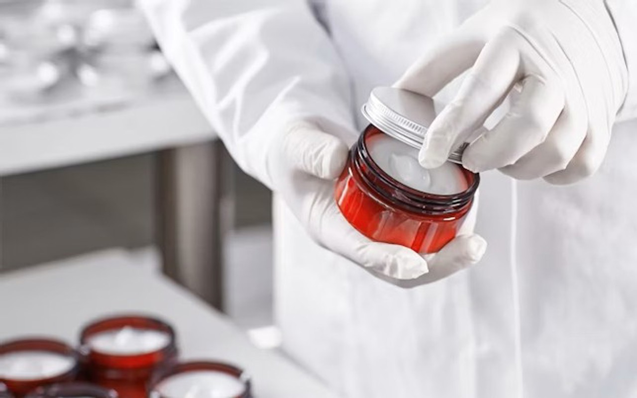 Cosmetice toxice pe piața R. Moldova: ANSP retrage din comerț mai multe produse rusești