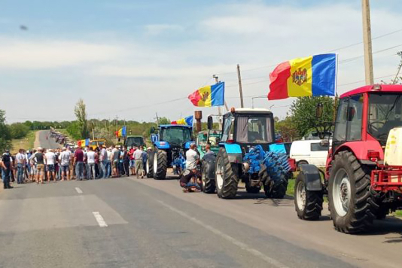 Agricultorii moldoveni amenință cu noi proteste