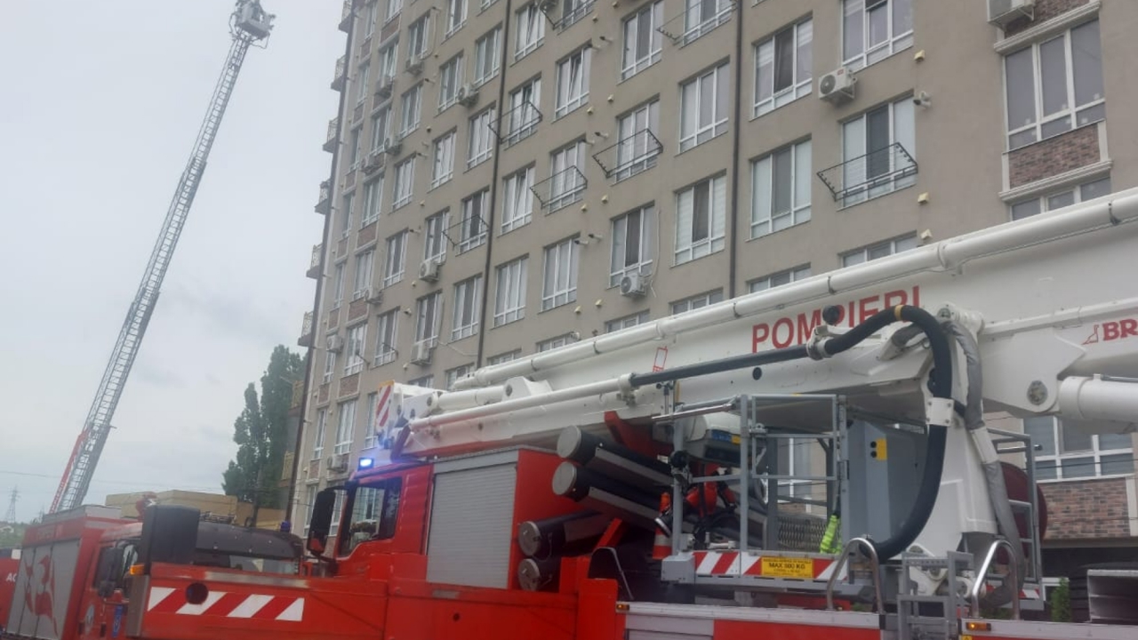 Incendiul din Durlești: 16 persoane au suferit în urma intoxicației cu monoxid de carbon, trei au fost spitalizate 