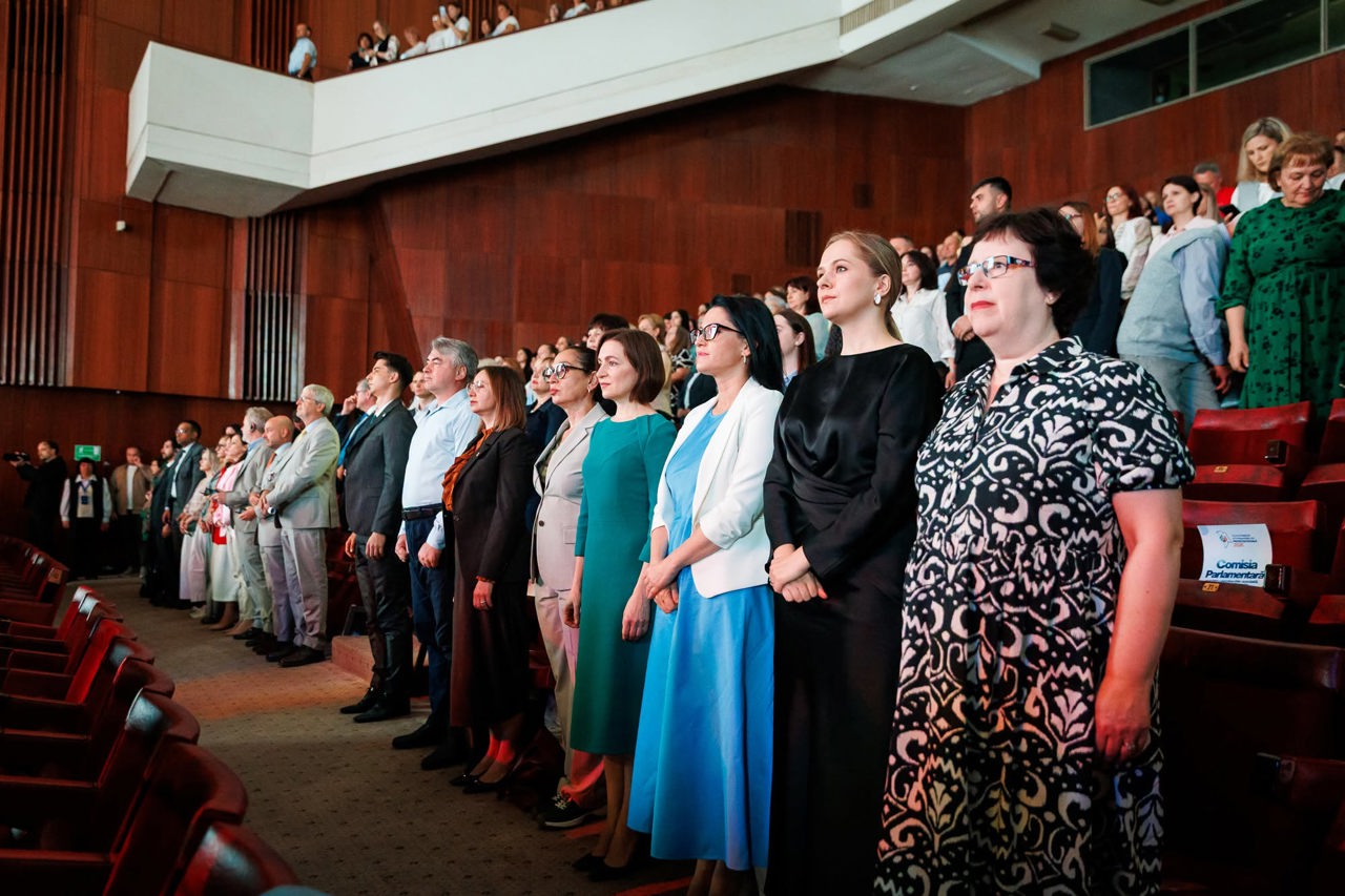 Moldova unveils career tracks and pay raises in social work