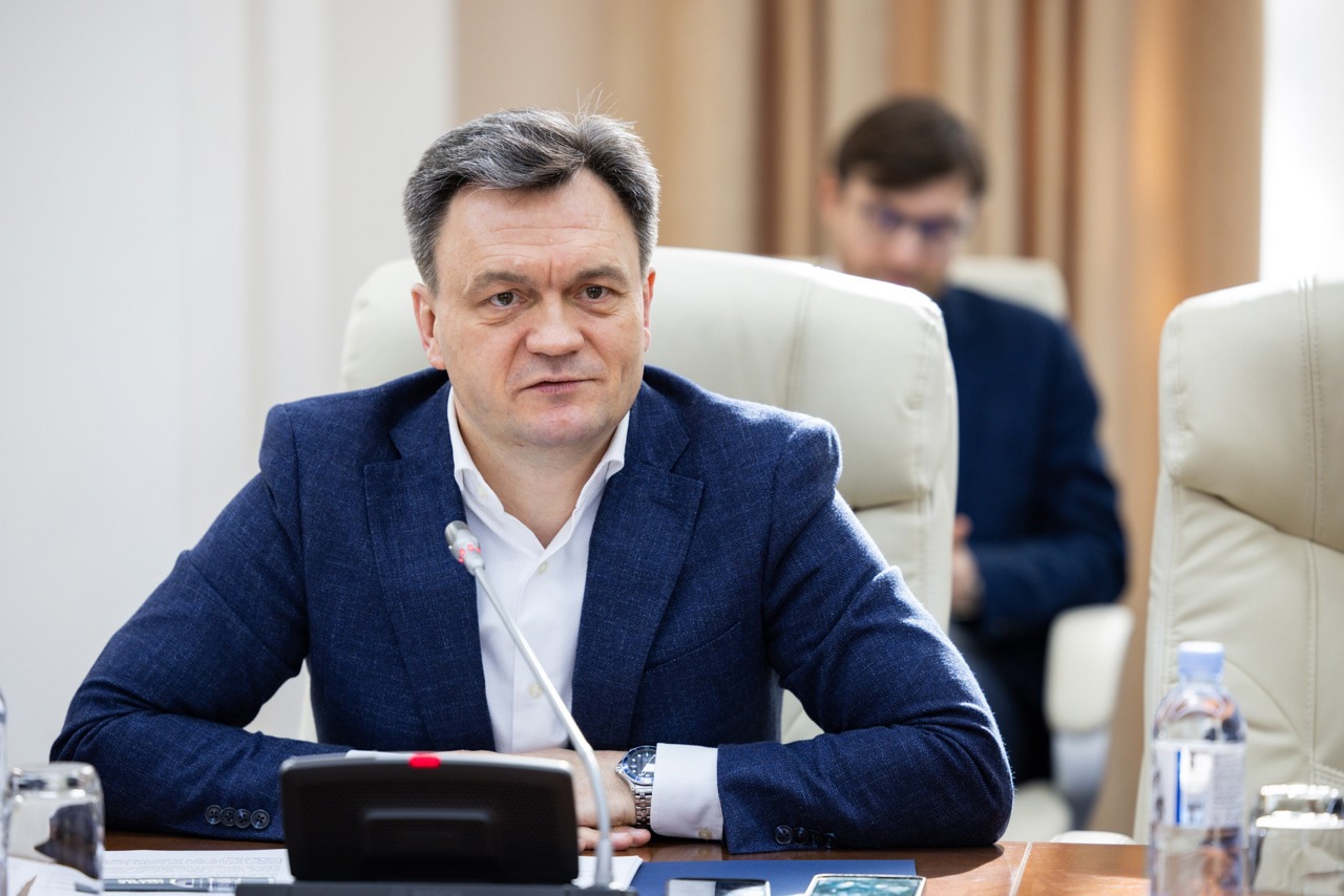 Премьер-министр Дорин Речан отбывает в Бухарест: Среди тем для обсуждения – партнёрство в сфере экономики и безопасности