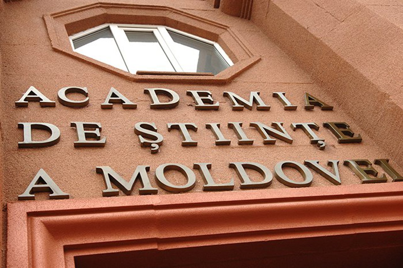 De la operator radio militar la profesor universitar: Elena M. Podgradskaia