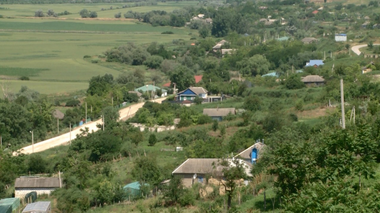 Trei sate care s-au amalgamat cu Leova se bucură de investiții în tomberoane, spălătorie socială și lucrări de asfaltare  