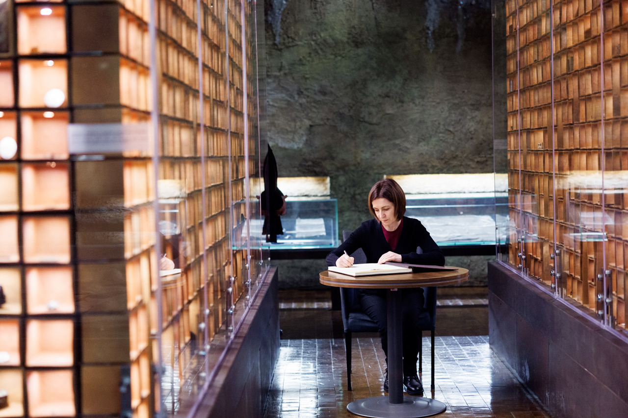 Maia Sandu, la Muzeul Katyn: „Un loc care te obligă să taci și să asculți istoria”