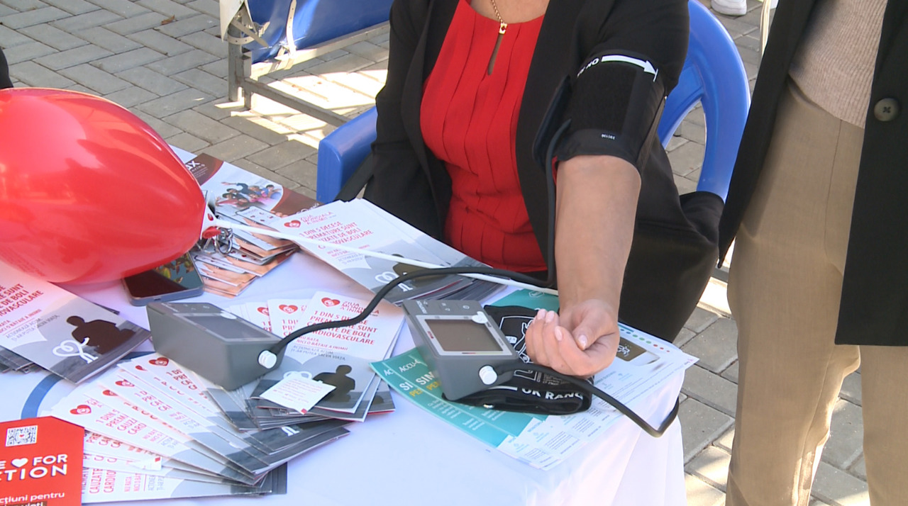 Campanie pentru sănătatea inimii: de la măsurarea tensiunii la alergarea în parc
