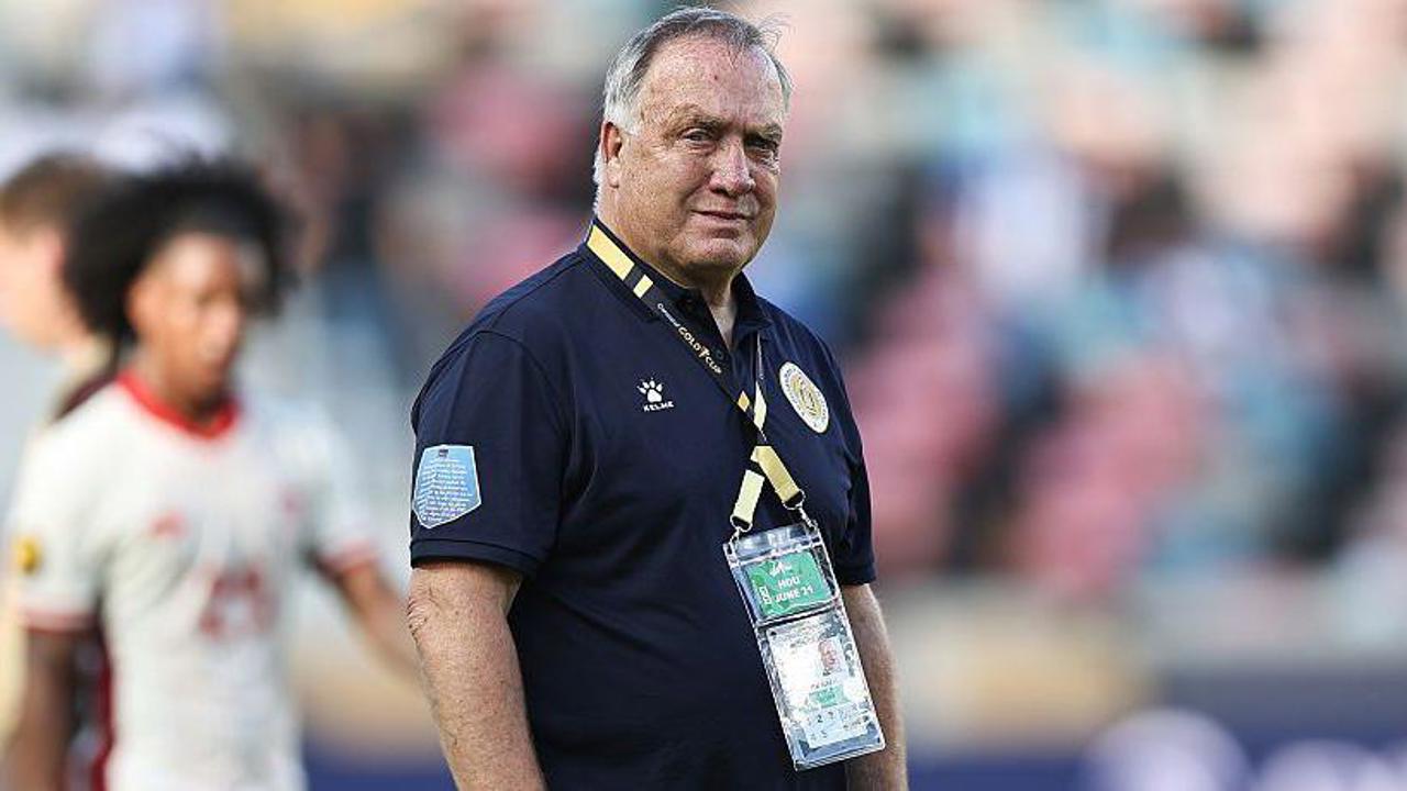 Dick Advocaat și-a prezentat demisia din funcția de selecționer al reprezentativei Curaçao