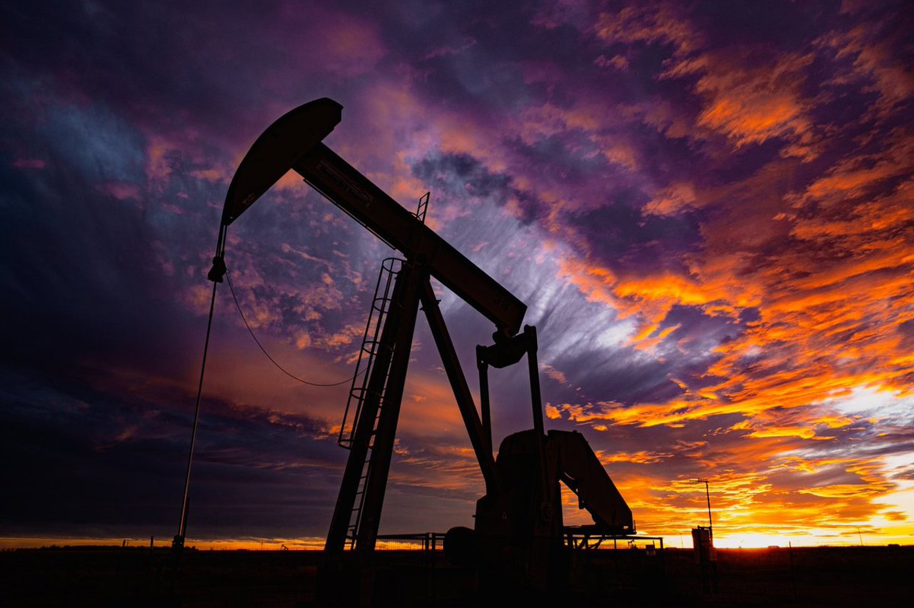 Piața petrolului, sub presiune: Cele mai mari scăderi lunare și trimestriale din 2020 încoace