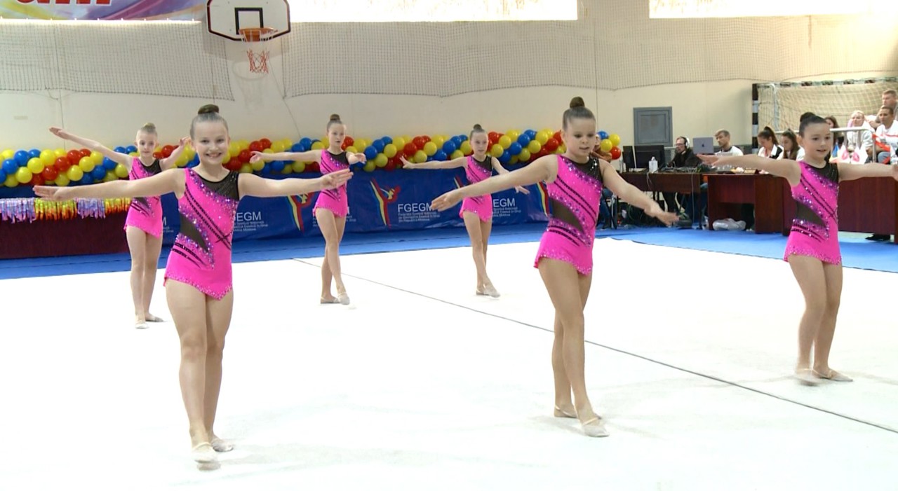 Campionatul R. Moldova la gimnastică estetică în grup: cele mai talentate gimnaste și-au demonstrat abilitățile 