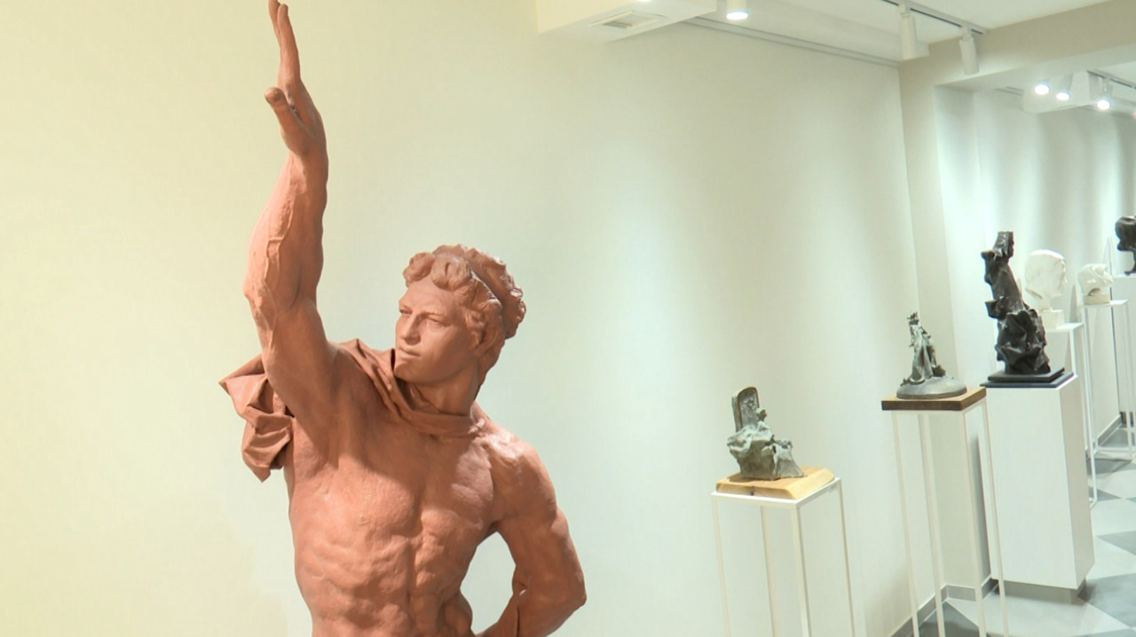 Pavel Obreja’s first solo exhibition reveals his artistic universe