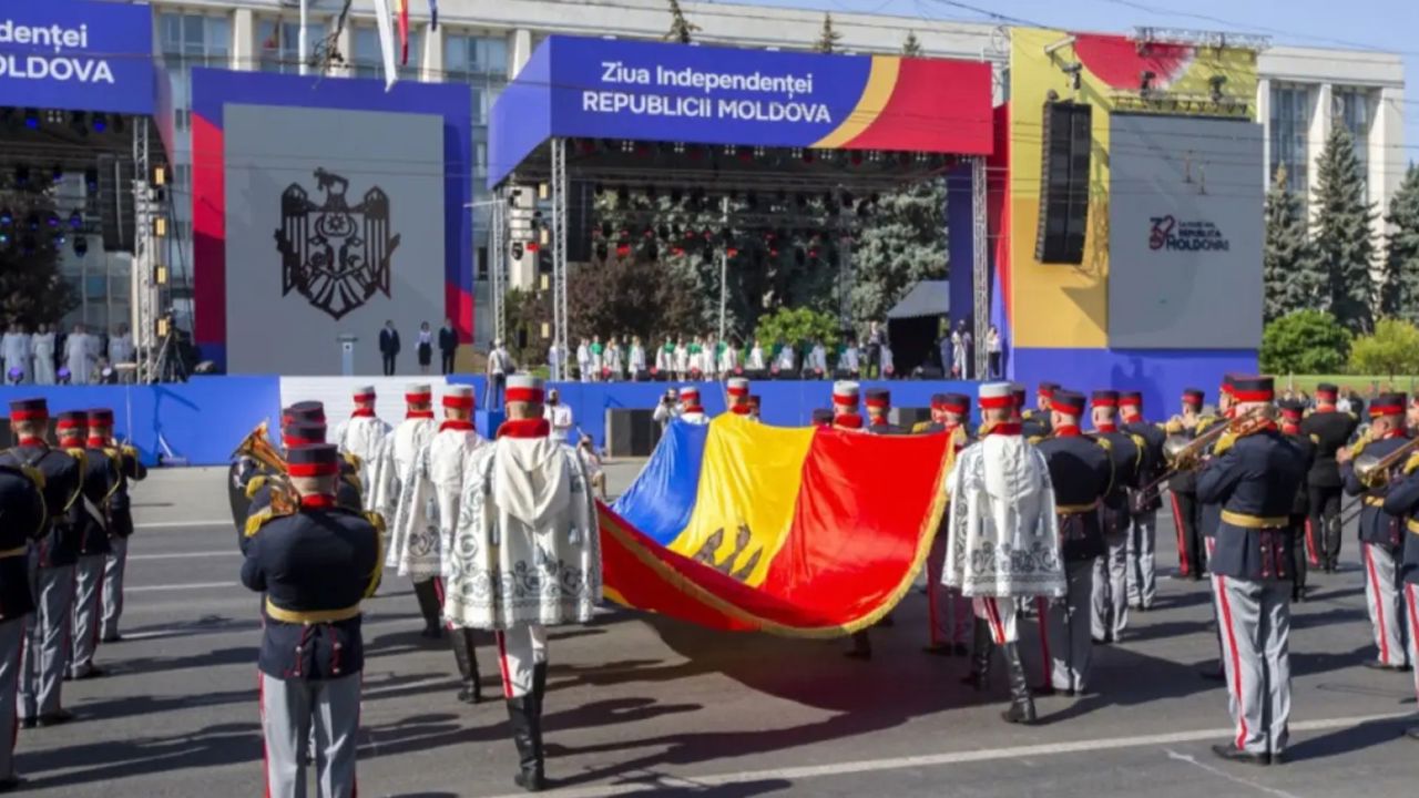 Decret | Manifestările de Ziua Independenței vor include o paradă militară