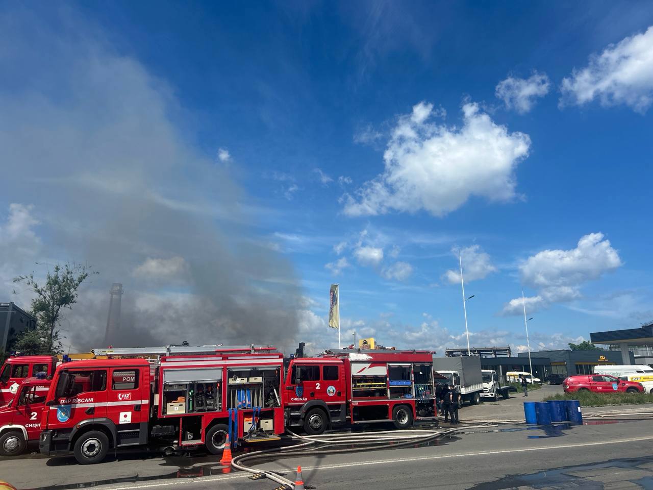 VIDEO | Incendiu la un depozit din Chișinău: Incendiul a fost localizat în jurul orei 12:00